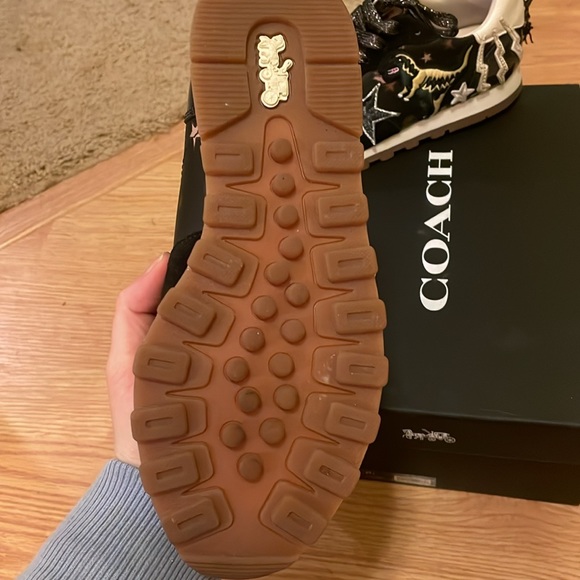 Coach size 6.5 c125 runner-Rexy - Picture 2 of 3